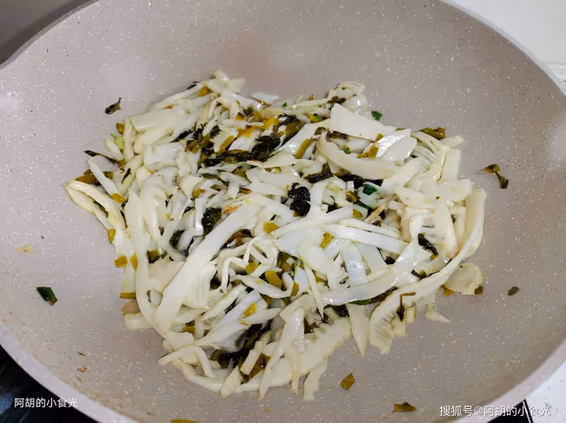 比蘿蔔營養、比山藥鮮,這「菜中珍品」敞開吃!簡單燜一鍋,滿口脆嫩、特解饞