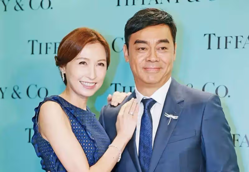 影帝劉青雲接地氣光顧小店,與店員合照被贊親民友善,堅持丁克婚姻幸福