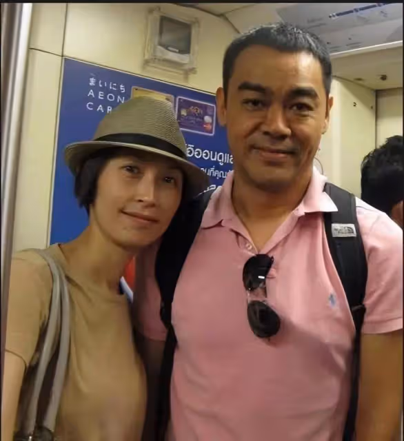 影帝劉青雲接地氣光顧小店,與店員合照被贊親民友善,堅持丁克婚姻幸福