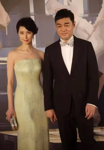 影帝劉青雲接地氣光顧小店,與店員合照被贊親民友善,堅持丁克婚姻幸福