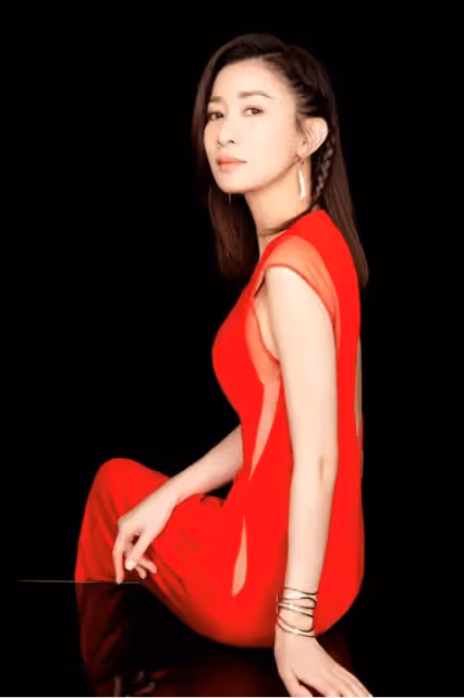 視後佘詩曼曾被職場霸凌,自爆出道時被同劇組男演員欺負,引髮網友猜測到底是誰?