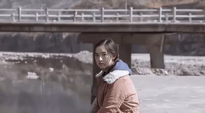 19歲前男友自殺,和青梅竹馬演CP,這位不火的女星到底有多奇特?