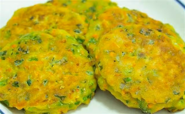 不擀麵，不揉面，10分鐘就能搞定的懶人韭菜粗糧餅，營養健康解饞