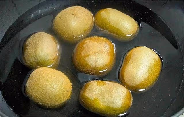 獼猴桃放進鍋里煮一煮,原來那麼神奇,作用拿錢也難買,簡單實用