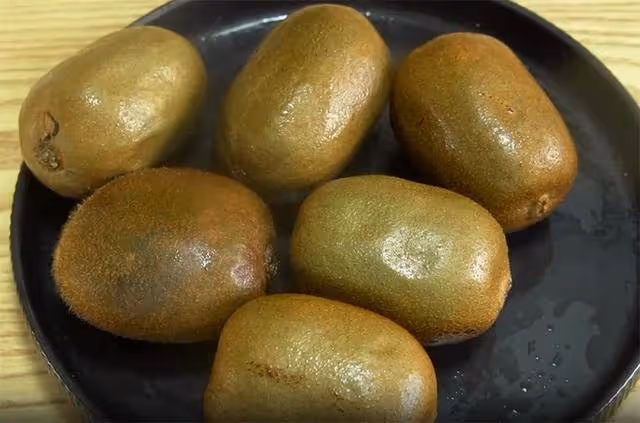 獼猴桃放進鍋里煮一煮,原來那麼神奇,作用拿錢也難買,簡單實用