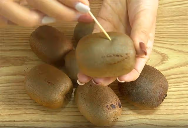 獼猴桃放進鍋里煮一煮,原來那麼神奇,作用拿錢也難買,簡單實用