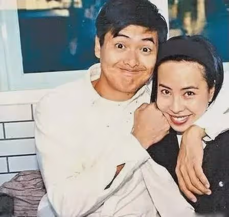 周潤發和前TVB花旦「曖昧」照片引熱議，網友：不怕發嫂誤會嗎？