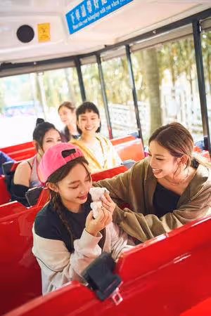 女團淚灑遊樂園⋯成員脫口「很自私」!玩完擎天飛梭 她們崩潰了