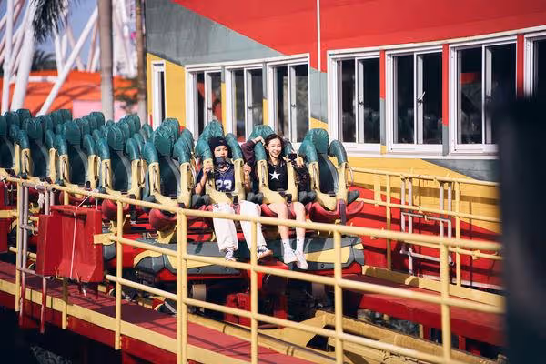 女團淚灑遊樂園⋯成員脫口「很自私」!玩完擎天飛梭 她們崩潰了
