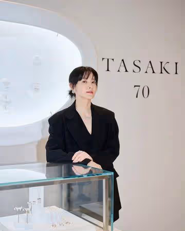 李英愛夫妻罕見放閃 73歲老公比她更逆生長⋯全場驚呆:根本沒皺紋