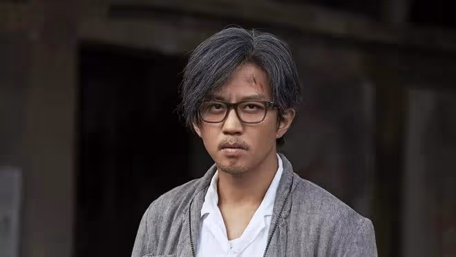 鄧超近照引熱議,滿頭白髮形似星爺,網友猜測或為新作品犧牲形象