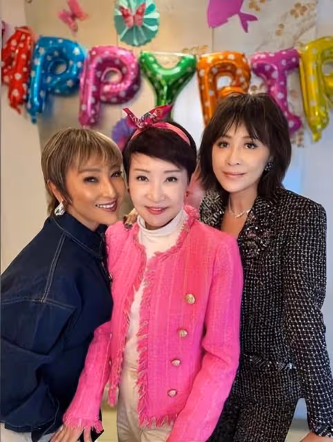 劉嘉玲陪狄波拉過73歲生日，88歲謝賢沒有露面，家人送祝福