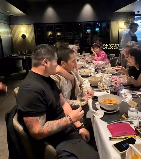 劉嘉玲陪狄波拉過73歲生日，88歲謝賢沒有露面，家人送祝福