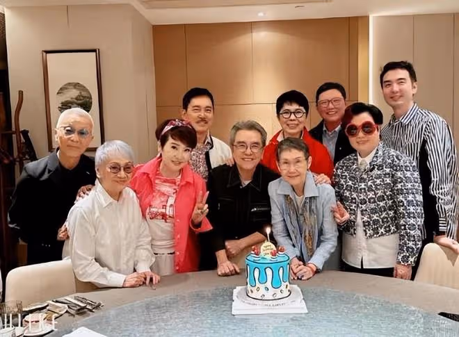 劉嘉玲陪狄波拉過73歲生日，88歲謝賢沒有露面，家人送祝福