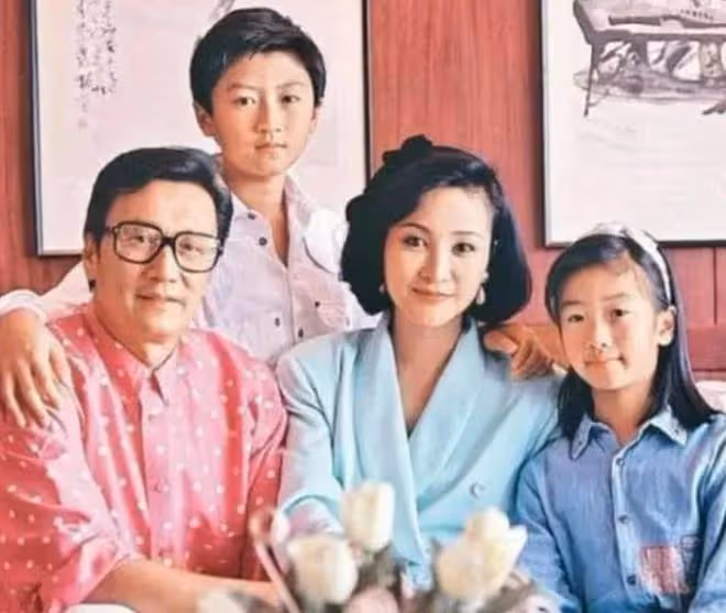 劉嘉玲陪狄波拉過73歲生日,88歲謝賢沒有露面,家人送祝福