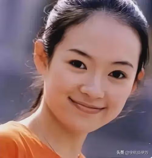 私生活混亂? 坐成龍大腿喂葡萄,與霍啟山當街激吻的她,如今怎樣