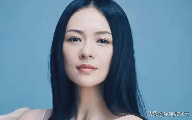 私生活混亂? 坐成龍大腿喂葡萄，與霍啟山當街激吻的她，如今怎樣