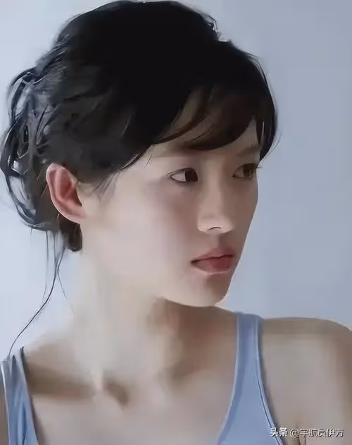 私生活混亂? 坐成龍大腿喂葡萄，與霍啟山當街激吻的她，如今怎樣