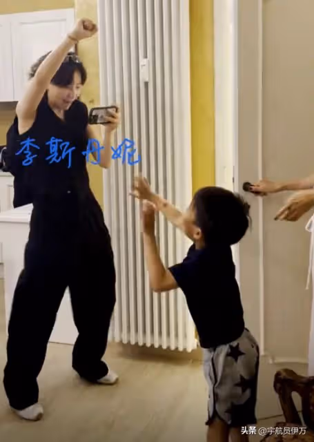 私生活混亂? 坐成龍大腿喂葡萄,與霍啟山當街激吻的她,如今怎樣