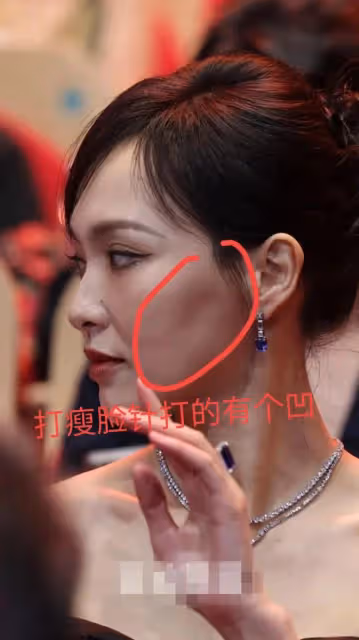 甜甜美美可可愛愛的41歲唐嫣，側臉凹進去的坑是她最真實的表現