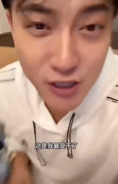 黃子韜直播吐露心聲,與徐藝洋相處細節曝光,霸總煩惱竟源自深愛