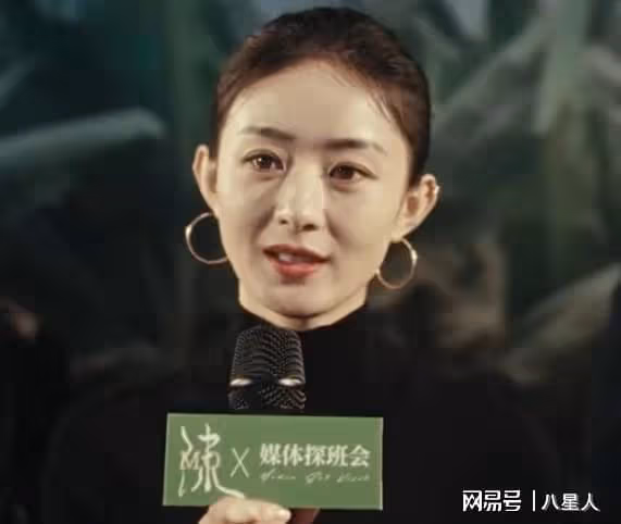 楊冪包場趙麗穎新電影!趙麗穎也想給楊冪包,但楊冪不給趙麗穎機會