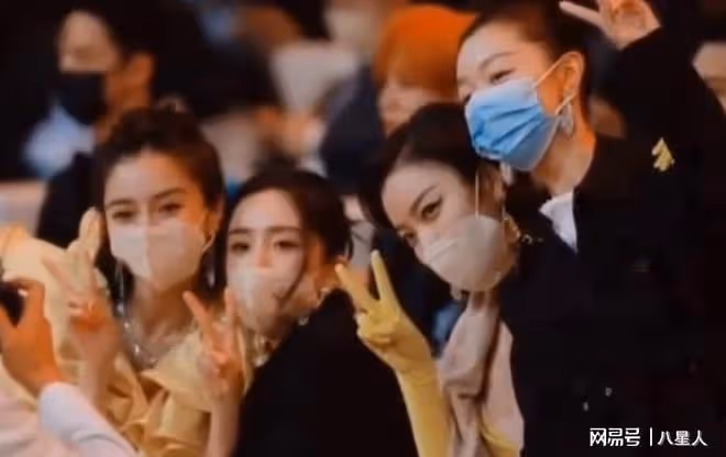 楊冪包場趙麗穎新電影!趙麗穎也想給楊冪包,但楊冪不給趙麗穎機會