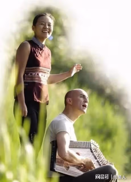 心亂如麻!龔琳娜與德國老公離婚,獨自回家哭了,家裡亂心裡堵得慌