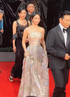 打臉!趙麗穎顏值一夜回春,穿高定亮相東京電影節,力破整容傳聞