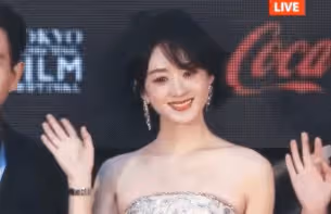 打臉!趙麗穎顏值一夜回春,穿高定亮相東京電影節,力破整容傳聞