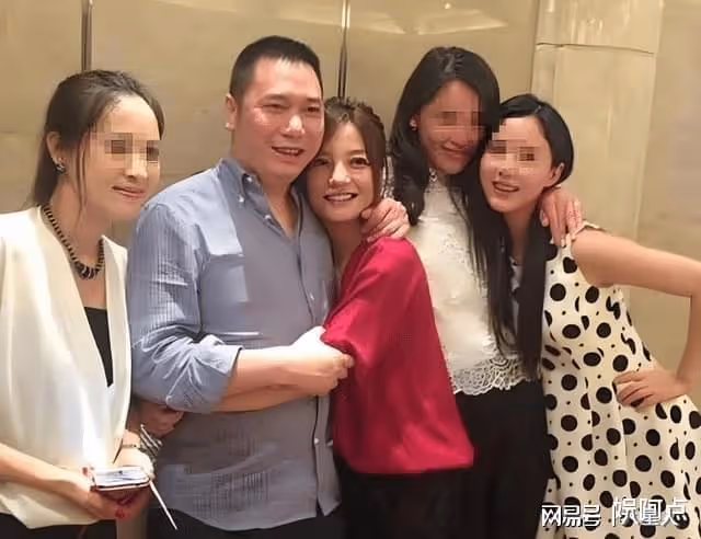 47歲趙薇近照曝光!退圈後不再注重形象,身材發福再也沒人追捧了