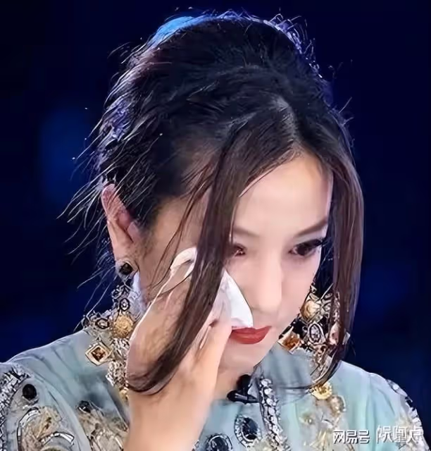 47歲趙薇近照曝光!退圈後不再注重形象,身材發福再也沒人追捧了