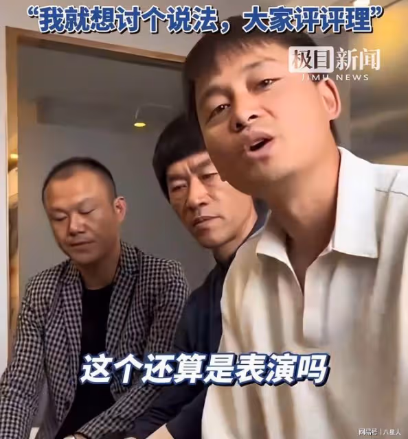 反轉了？向佐扇李小龍扮演者一巴掌，對方報警！向佐：我出於善意