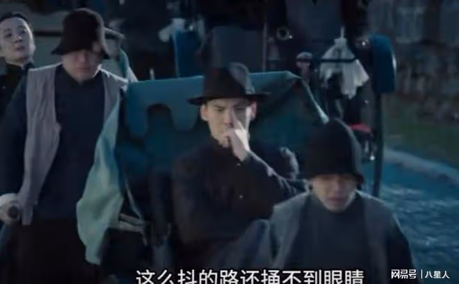 反轉了?向佐扇李小龍扮演者一巴掌,對方報警!向佐:我出於善意