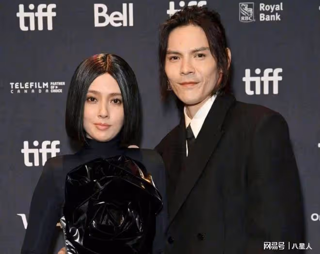 反轉了?向佐扇李小龍扮演者一巴掌,對方報警!向佐:我出於善意