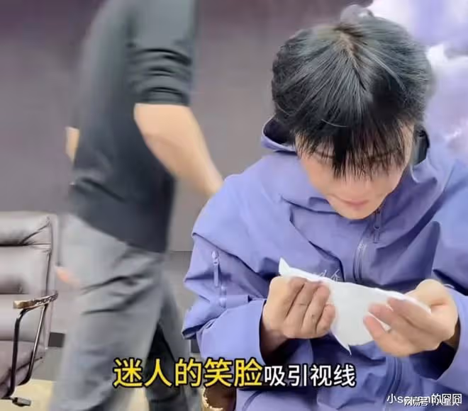 小楊哥復播!本人鞠躬道歉,三隻羊主播集體回歸,在線人數破10萬