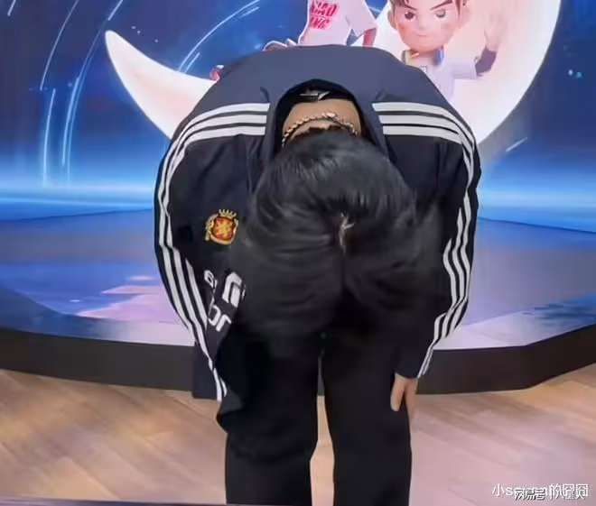 小楊哥復播!本人鞠躬道歉,三隻羊主播集體回歸,在線人數破10萬