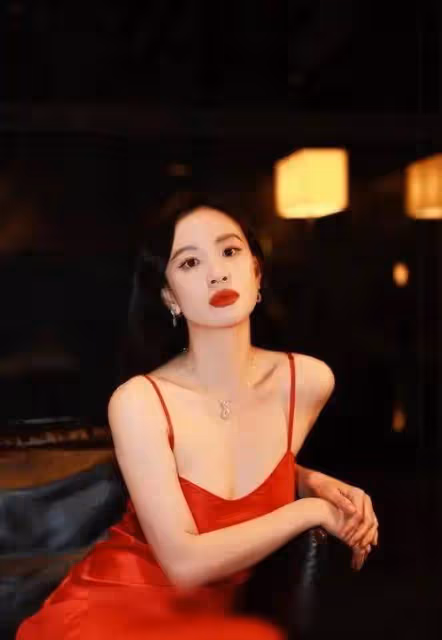 李夢出鏡不穿內衣,自信又率真 網友:她做了女生想做卻不敢做的事
