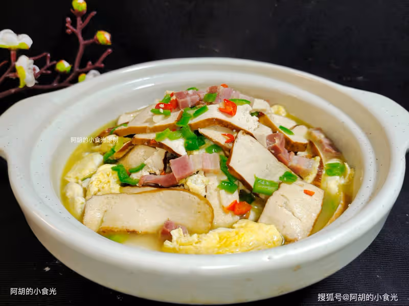 秋天不懂吃它實在虧,比吃魚吃肉強!簡單燜一鍋,滿口軟嫩高蛋白、還特下飯