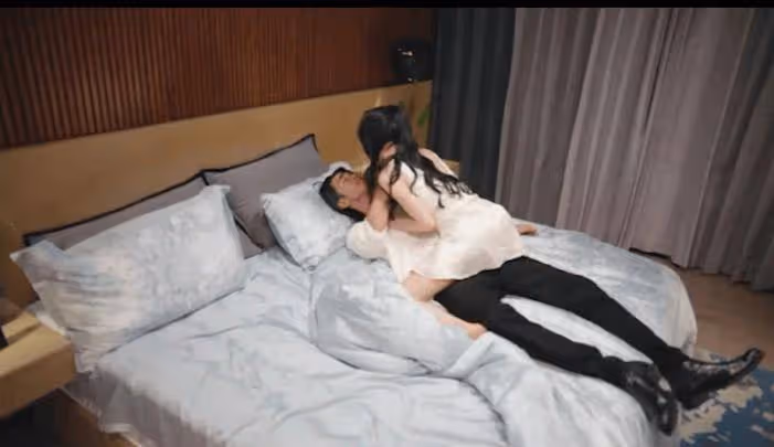 港星與TVB視後林夏薇首次合作就演激烈床戲！大讚得到女方信任：做咩都得