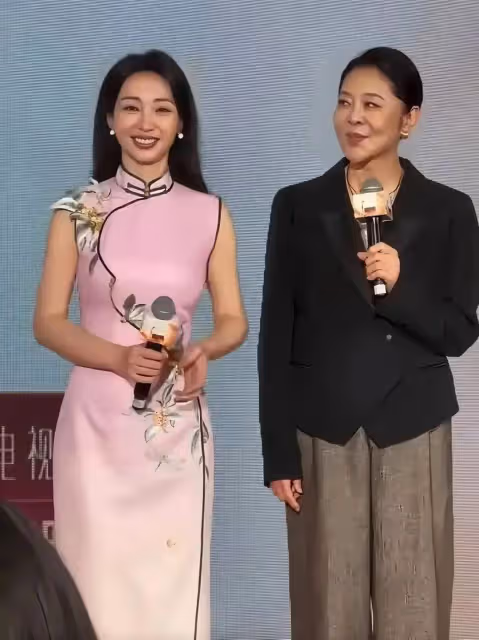 柳岩近照生圖曝光，臉上皺紋明顯十分顯老，網友吐槽不敢認