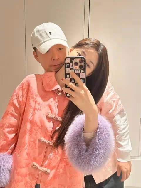 沈夢辰曬合照為杜海濤慶生,穿情侶格子衣笑容甜蜜
