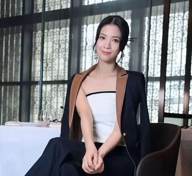 TVB力捧女星默認新戀情，宣布五年內不結婚，一度長達一年無戲拍