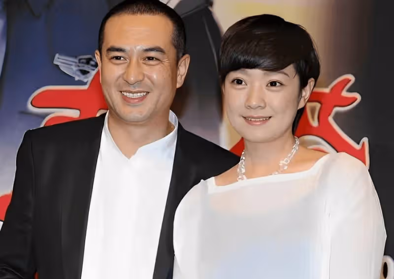 網曝張嘉譯王海燕瞞著女兒離婚,工作室火速闢謠,今年曾甜蜜出遊