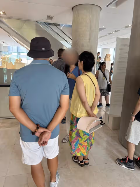 網曝張嘉譯王海燕瞞著女兒離婚,工作室火速闢謠,今年曾甜蜜出遊
