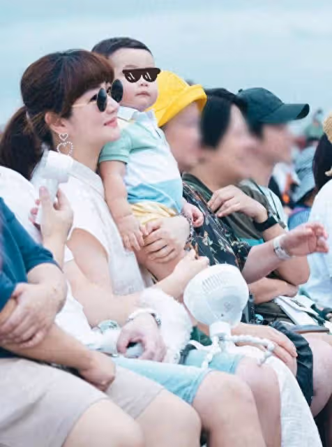 Selina帶1歲兒子看音樂會,正臉出鏡臉頰飽滿超可愛