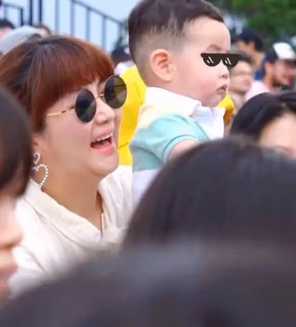 Selina帶1歲兒子看音樂會,正臉出鏡臉頰飽滿超可愛