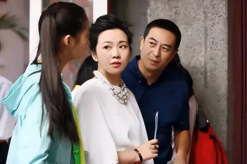 閆妮關曉彤難得再次合作,一同現身宣傳新劇,閆妮全程甜笑好可愛