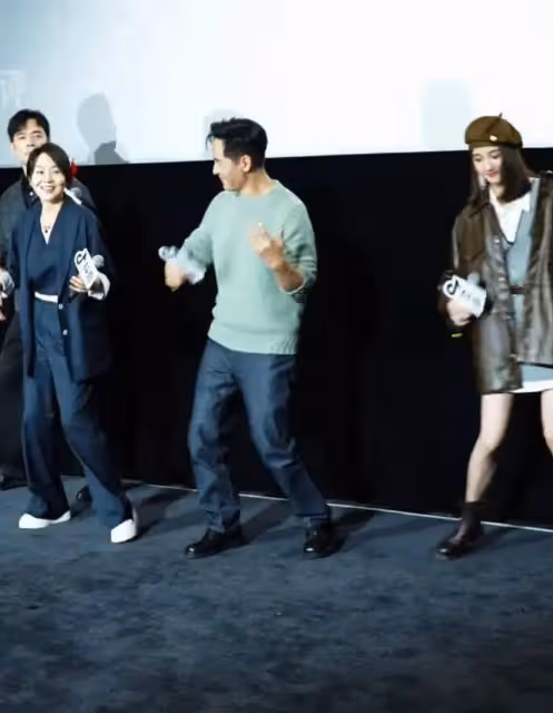 閆妮關曉彤難得再次合作,一同現身宣傳新劇,閆妮全程甜笑好可愛