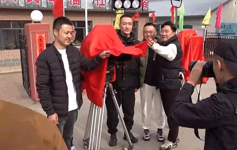《鄉村愛情18》開拍,劉能按住謝廣坤理髮,原班人馬重聚沒完沒了